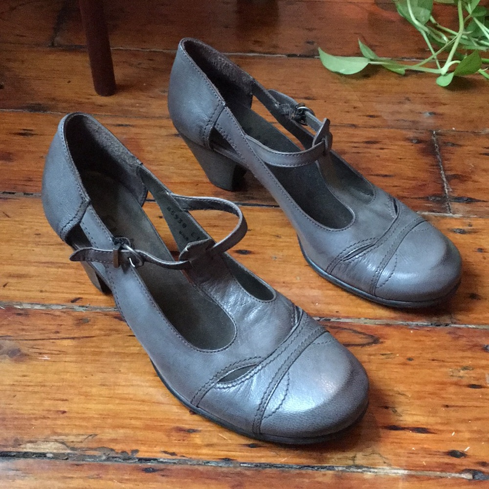 Fidji leather Mary Janes (never worn)